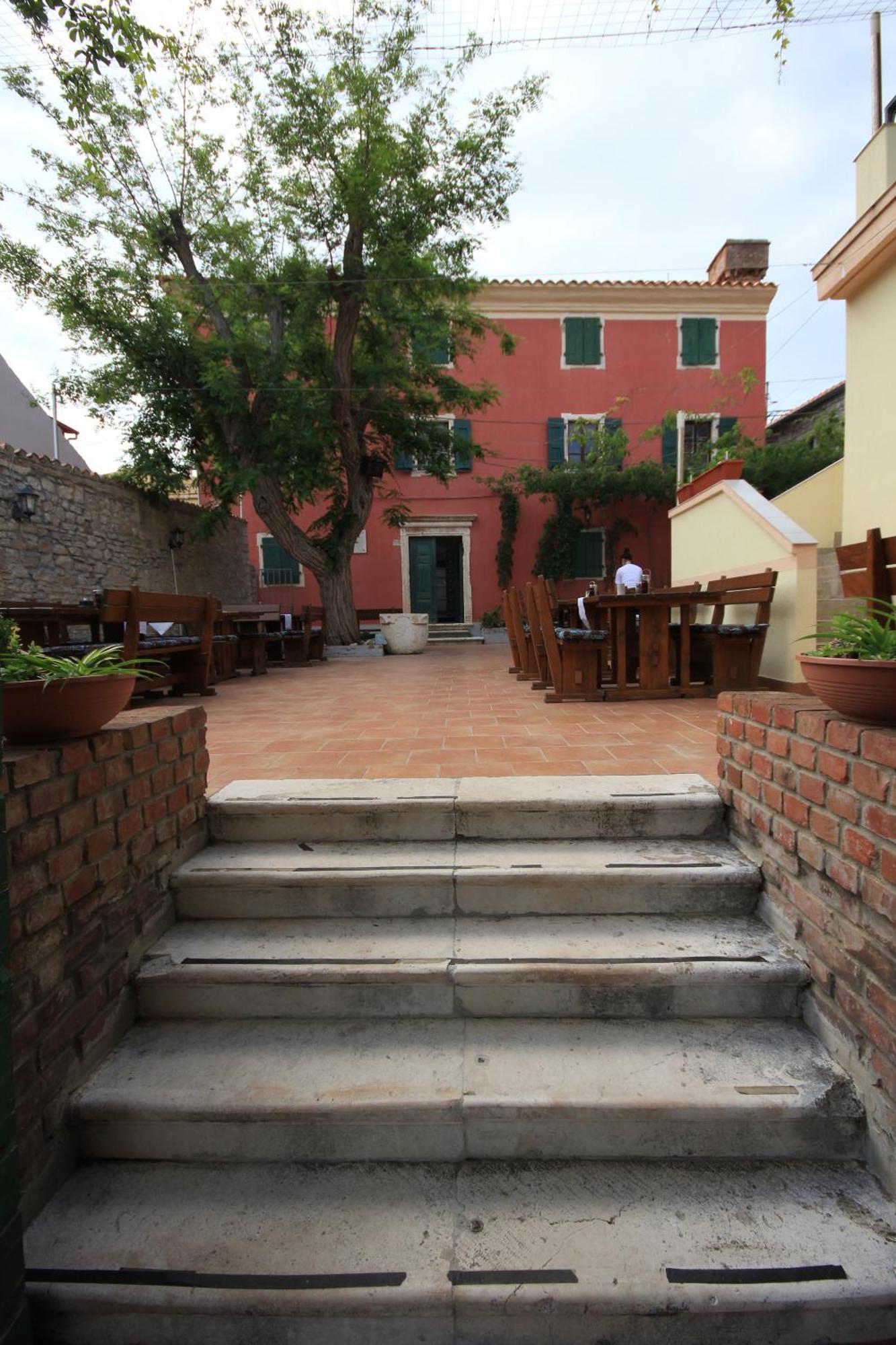 Hotel Sali Exterior photo